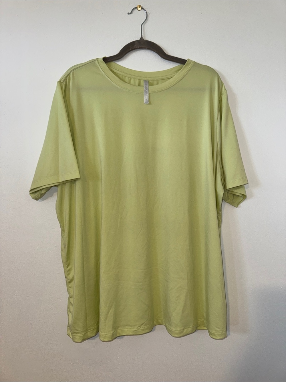 Fabletics Women's Short Sleeve Crew Tee in Light Lime
